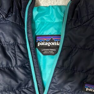 Navy Blue Patagonia Pullover; Women’s Blue Patagonia Pullover with zipper pocket